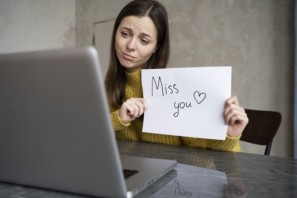 Messages d’excuse adaptés au contexte (couple, amis)